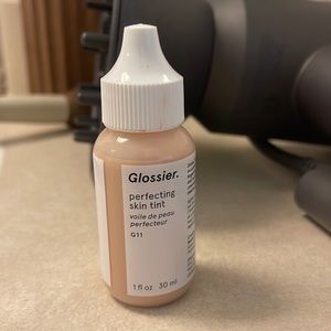 Glossier skin tint g11